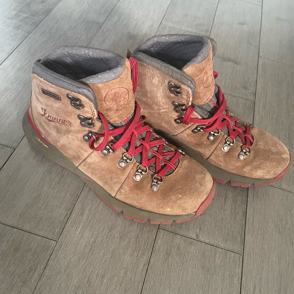Danner Women’s Mountain 600 Hiking Boot | Size 7